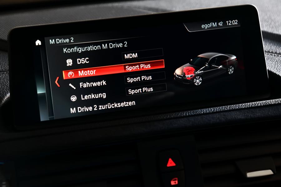 Детали интерьера BMW M2 CS (F87) 2019 года  (WW) (фото 75 из 89)